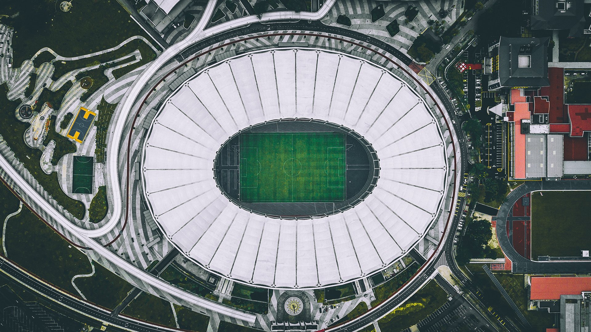 马竞主场2-1战胜赫塔费，保持不败纪录，马竞客场0-0战平十人赫塔菲