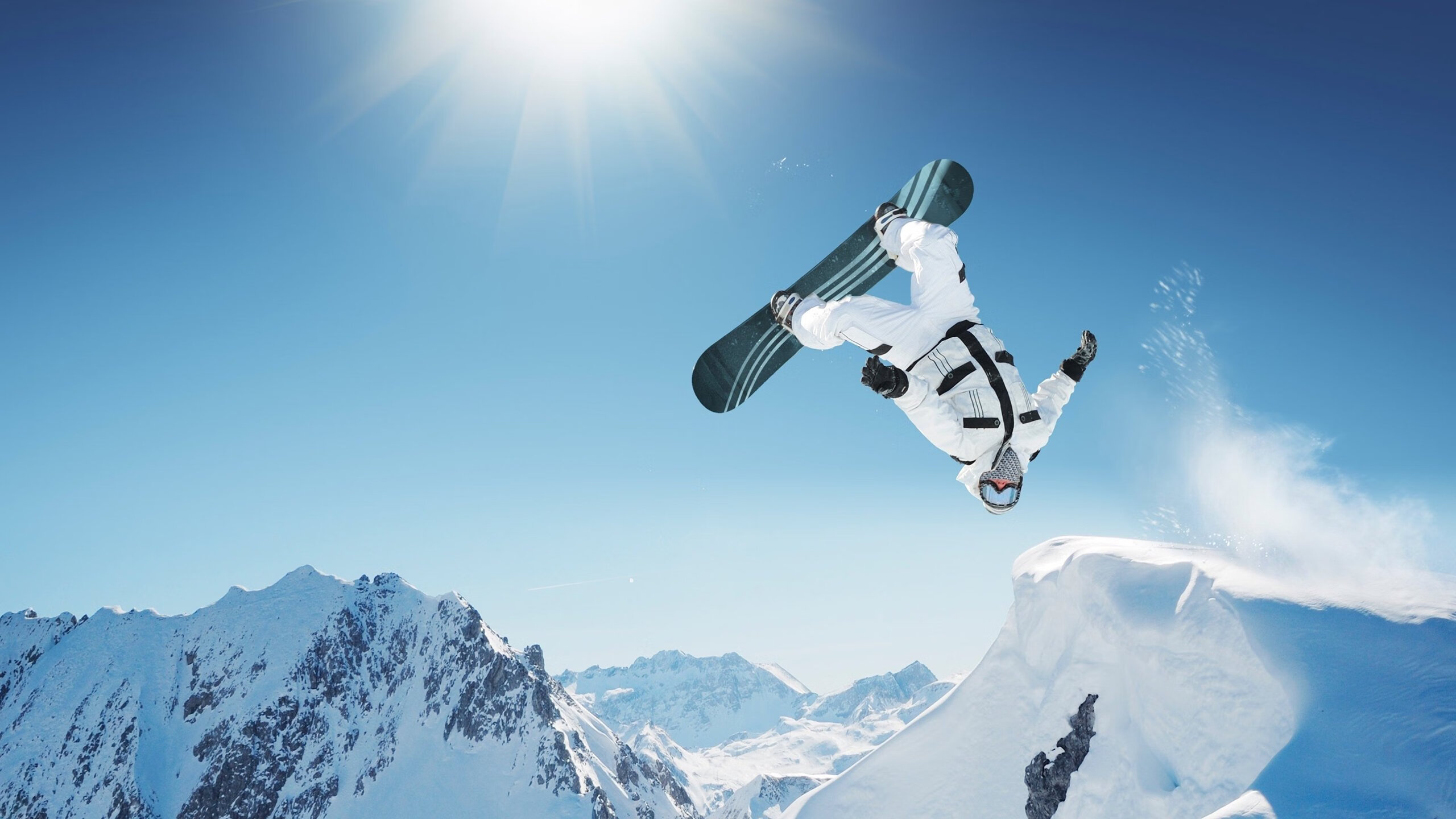 快船组织公益义卖活动筹集儿童基金